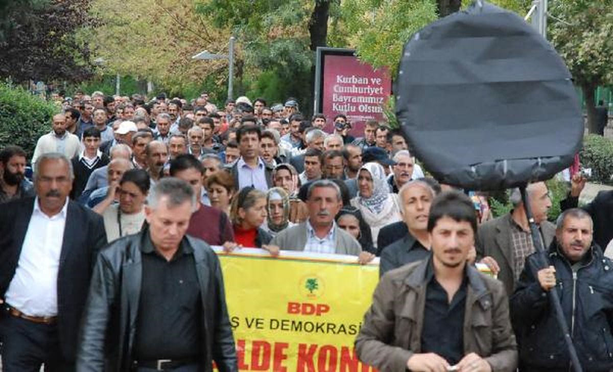 BDP\'den AK Parti\'ye Siyah Çelenk