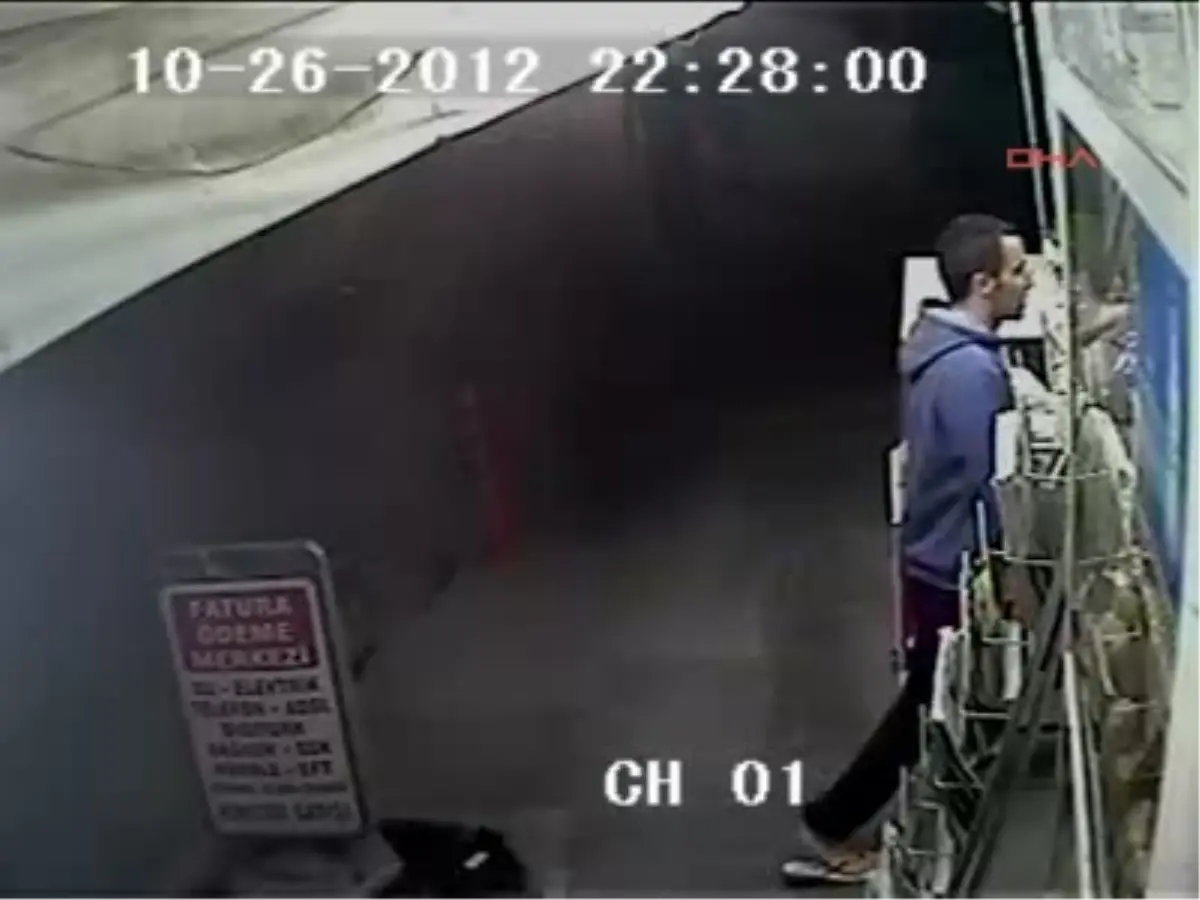 İki Otomobilden Biri Markete Girdi