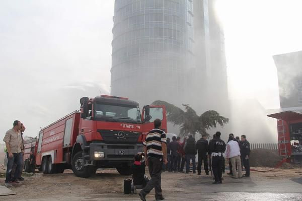 Bursa\'da Otel Otoparkında Yangın