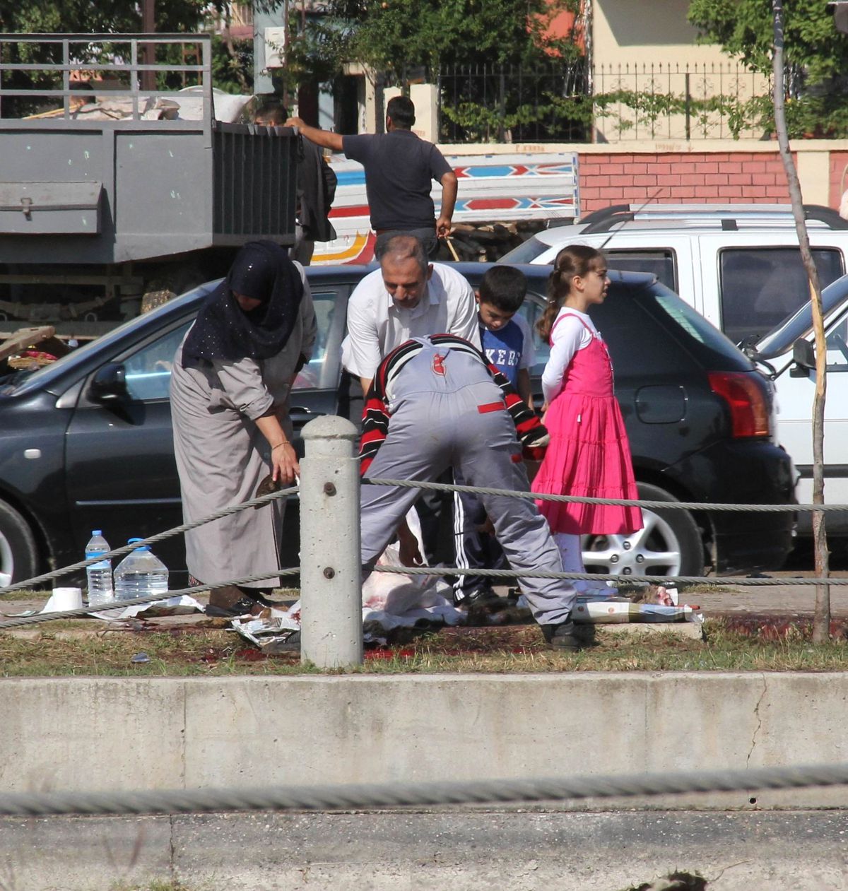 Çocukların Gözü Önünde Kurban Kesimi