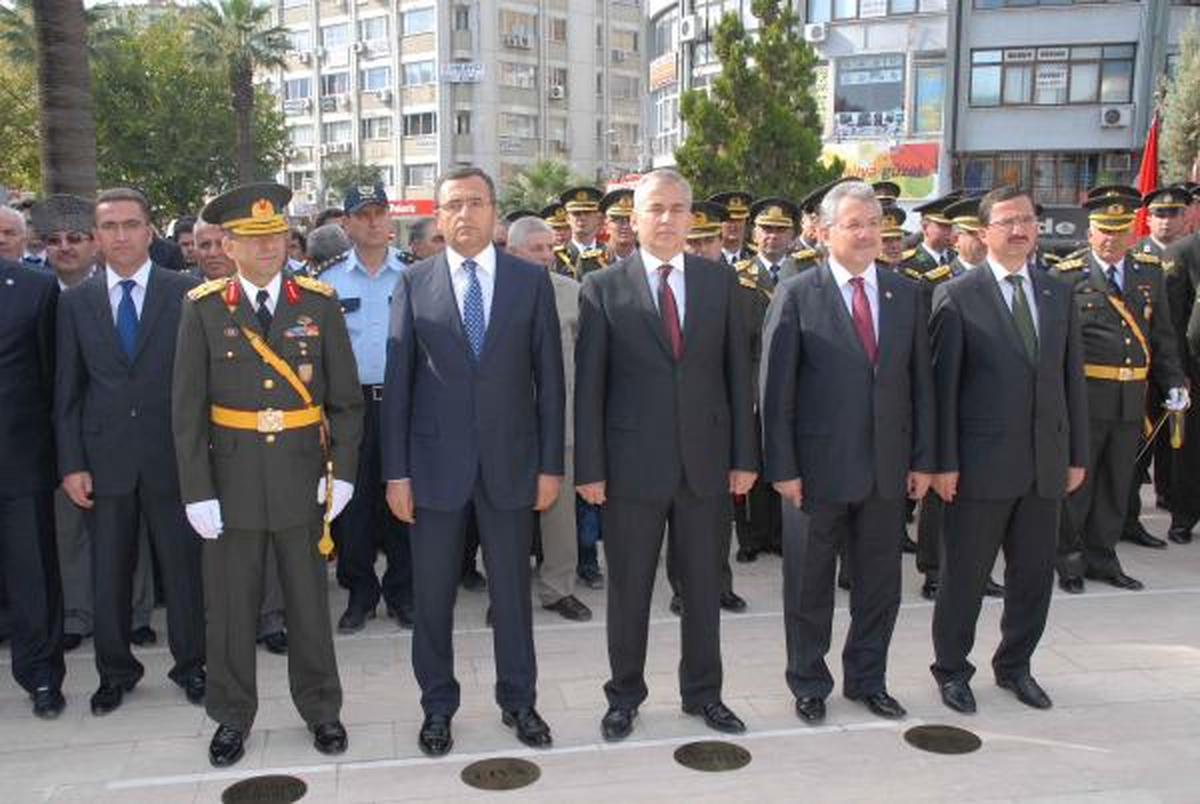 Denizli\'de 29 Ekim Kutlamalarında Çelenk İzni
