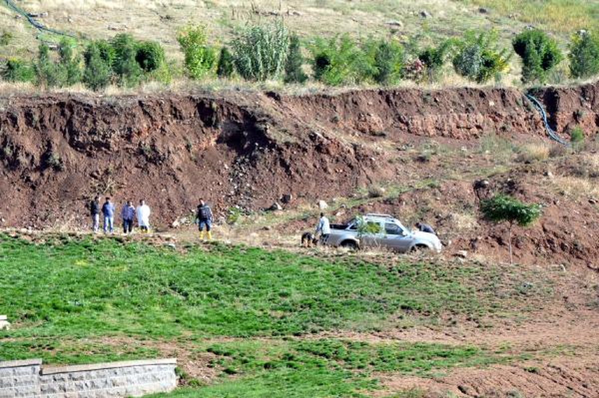 Diyarbakır\'da Bomba Yüklü Araç Paniği