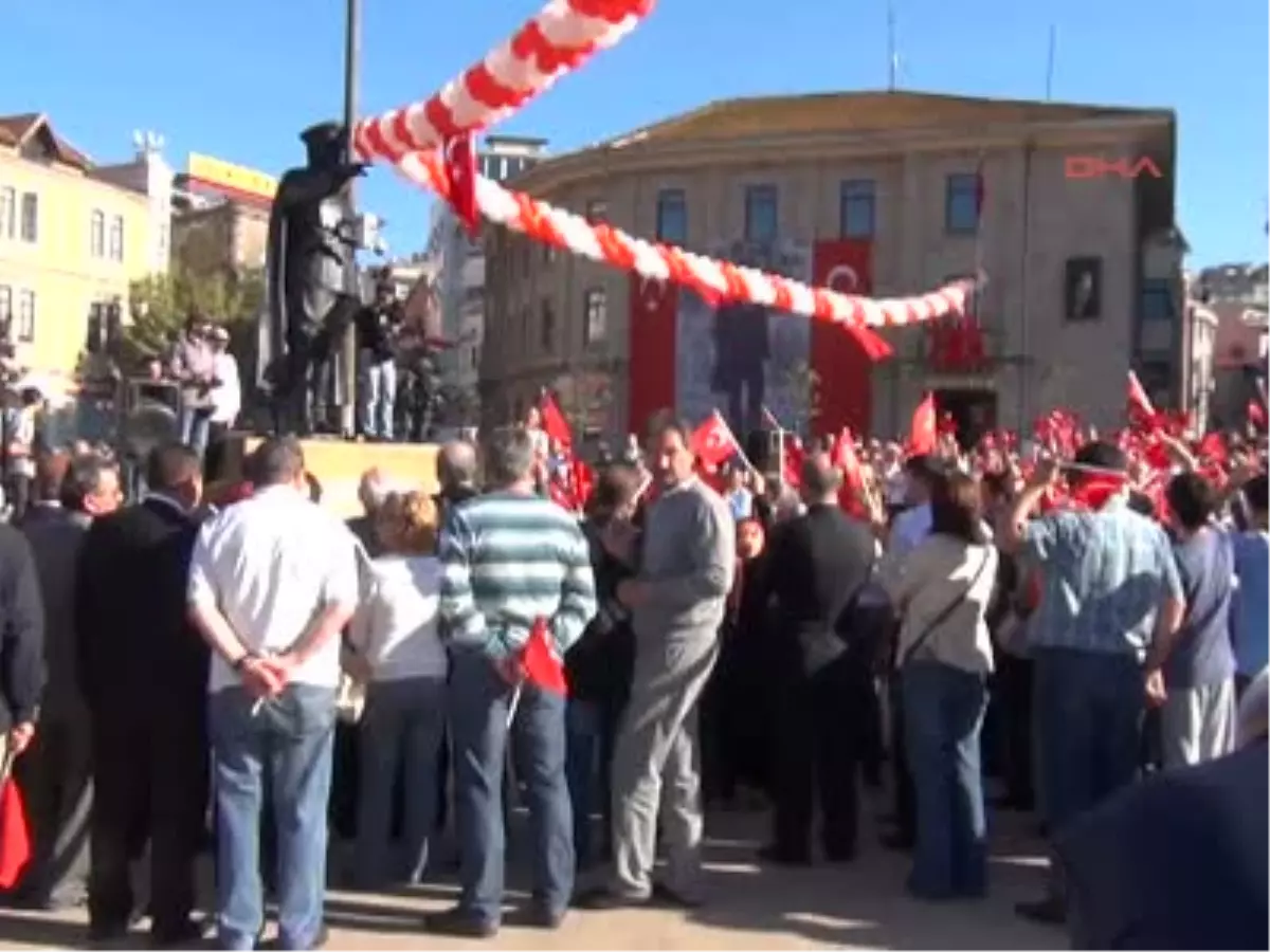 Giresun CHP'liler Cumhuriyet Bayramı İçin Çelenk Sunma Töreni Düzenledi