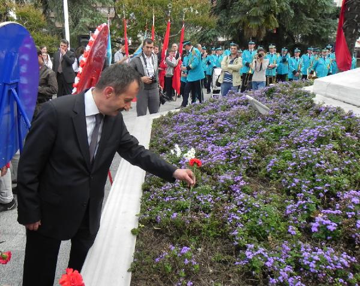 Karanfilli Cumhuriyet Kutlaması