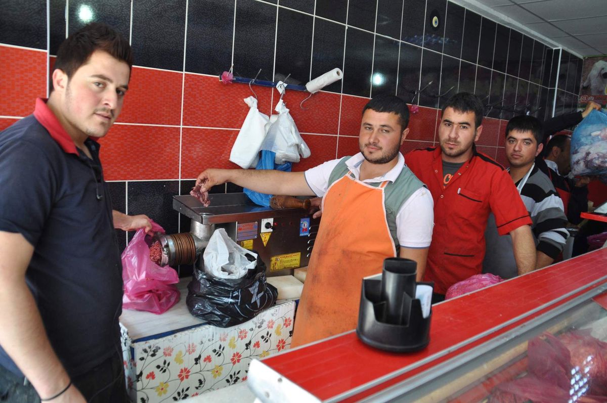 Kasaplarda Kıyma Çekme Mesaisi