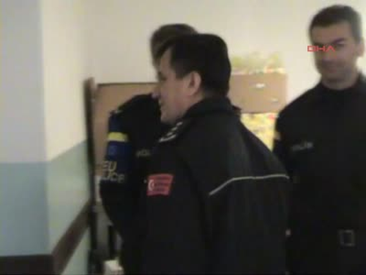 Kosova\'daki Türk Polisi Huzur Evini Ziyaret Ederek Yaşllların Bayramlarını Kutladı