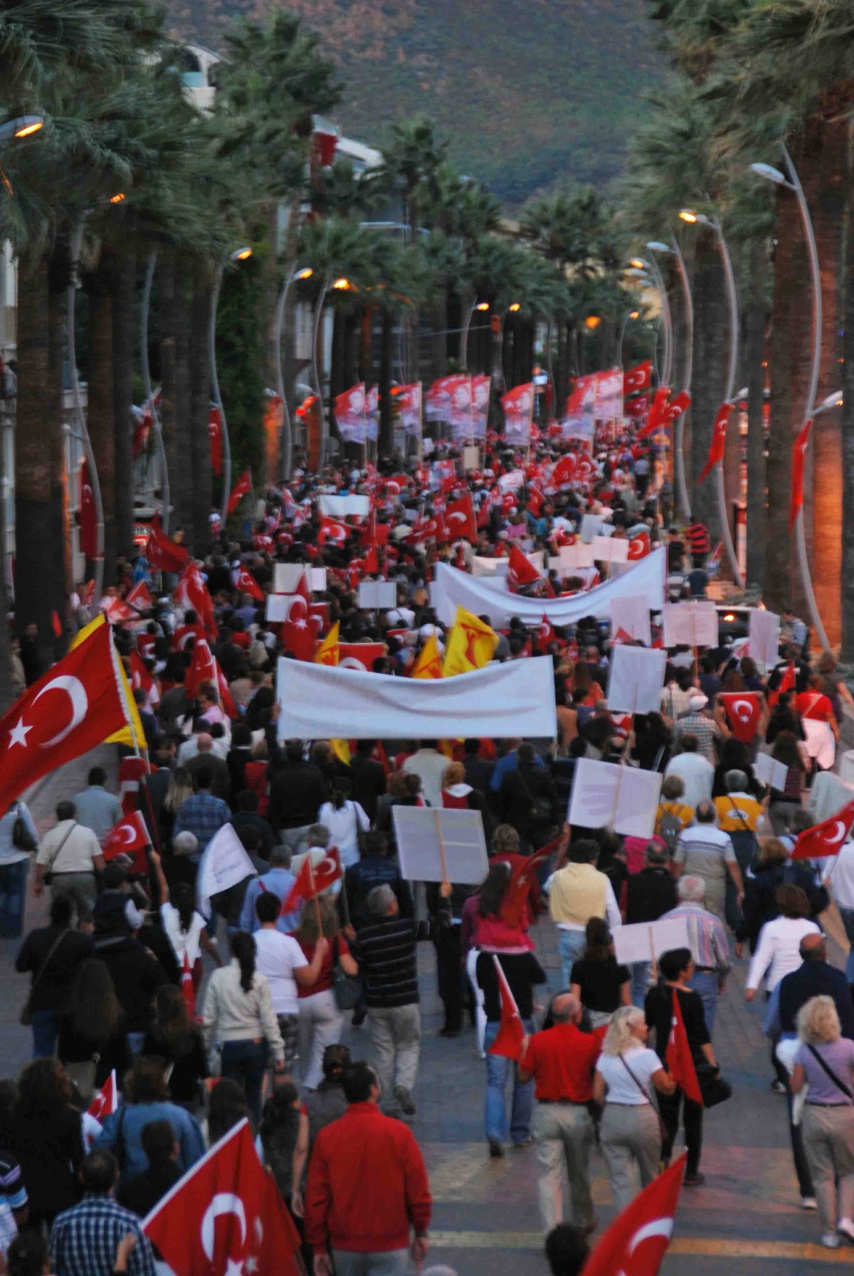 Marmaris\'te Cumhuriyet Yürüyüşü