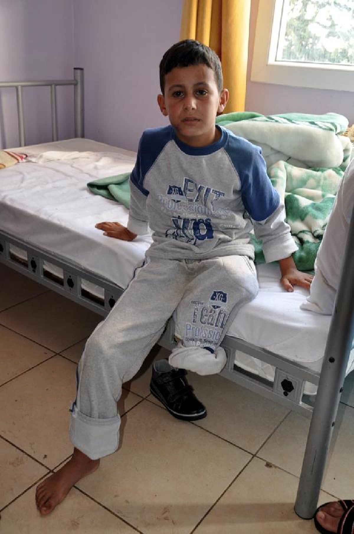 Suriye\'deki Patlamada Yaralanan Küçük Malik, Protez Bacak İstiyor
