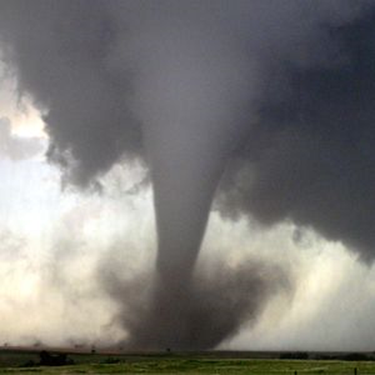 Tsunami ve Kasırga Tehlikesi THY\'nin Uçuşlarını İptal Ettirdi