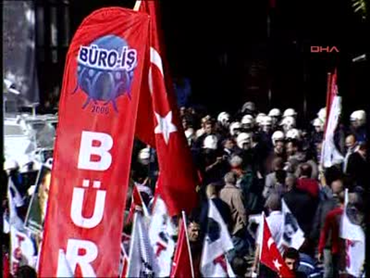 Yürümek İsteyen Gruba Polis Müdahalesi