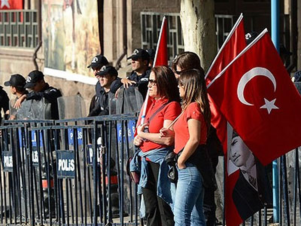 1. Meclis Önünde Toplanmalar Başladı