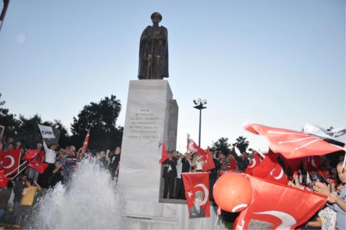 Adana\'da Binlerce Kişi \'Cumhuriyet\' İçin Yürüdü