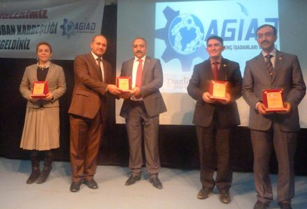 Ağrı\'da AGİAD\'dan Başkan Arslan\'a Plaket