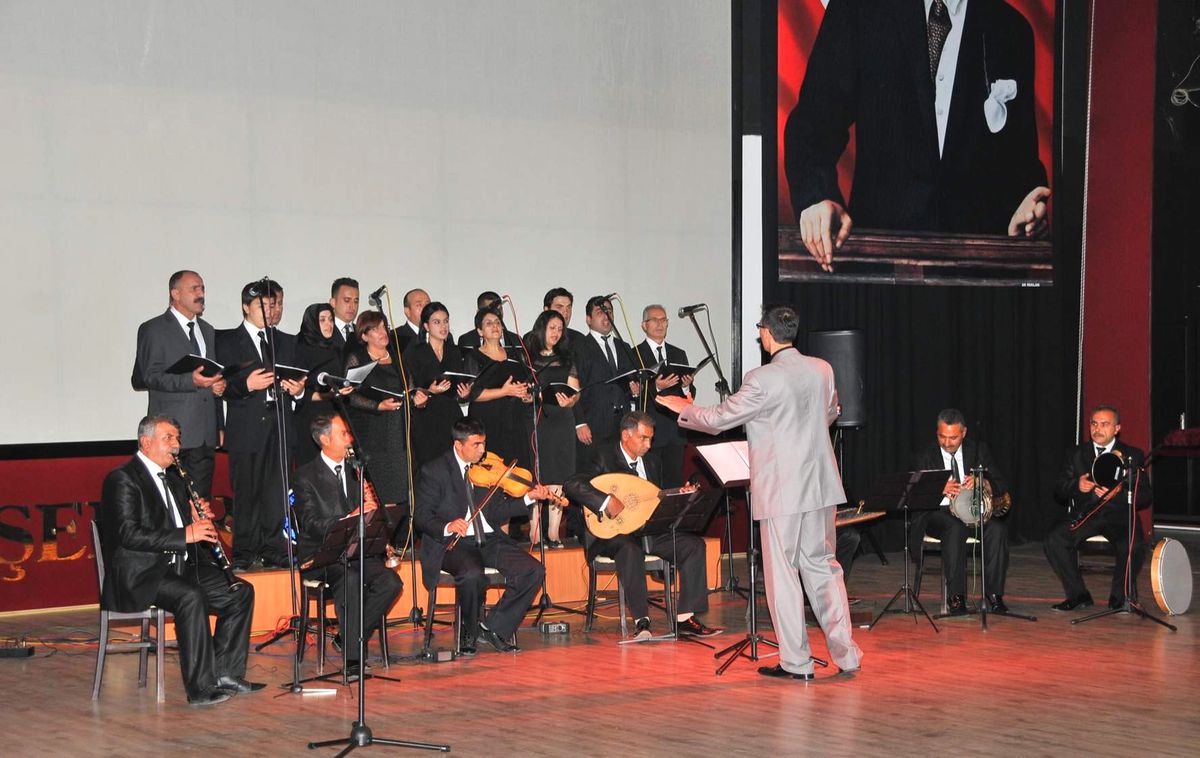 Akşehir\'de Atatürk\'ün Sevdiği Şarkılar Seslendirildi