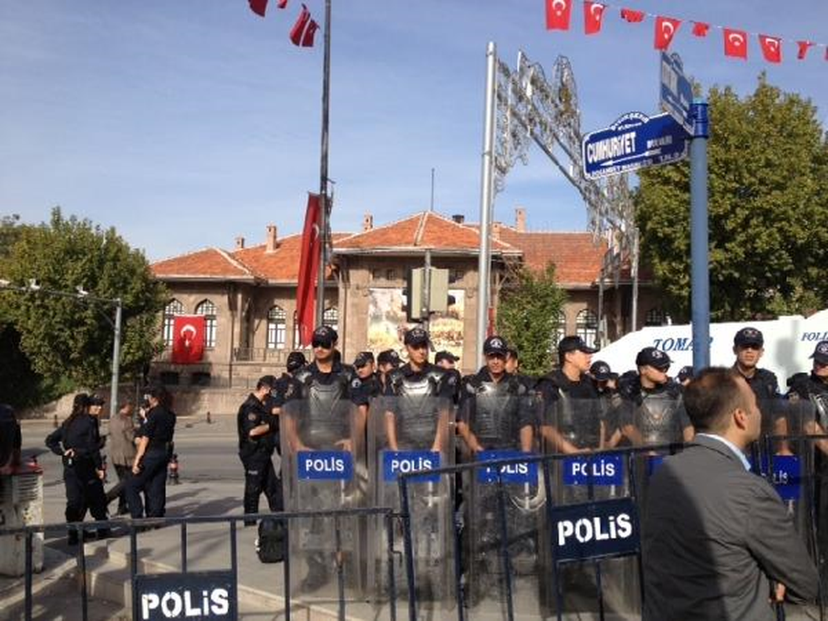 Ankara\'da \'Cumhuriyet Yürüyüşü\' İçin 5 Bin Polis Memuru Görevli