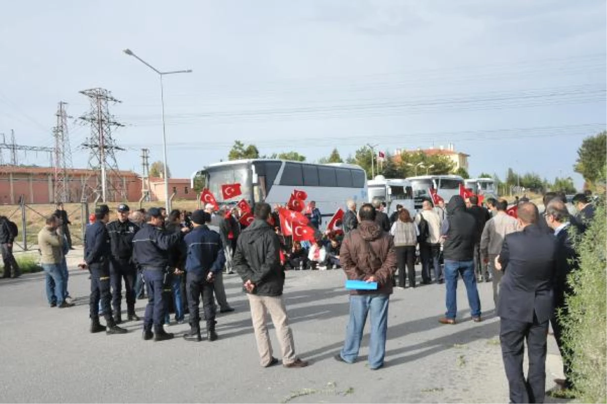 Ankara\'ya Gidenleri Polis Önce Durdurdu, Sonra Bıraktı