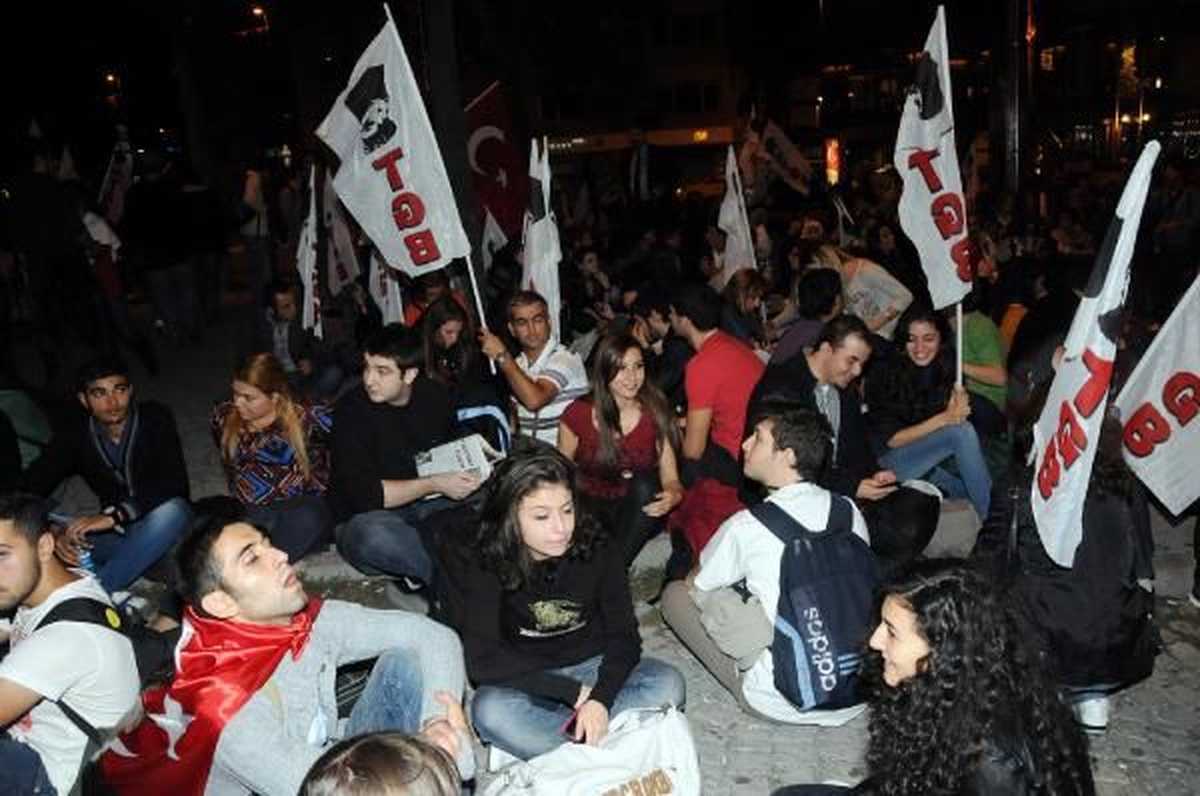 Ankara\'ya Gitmek İsteyen Gruba Polis Engeli