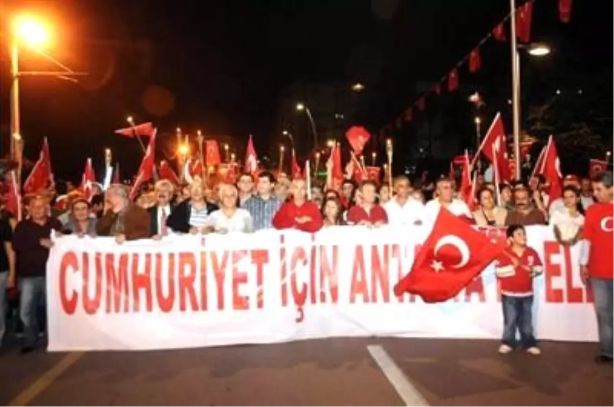 Antalya\'da 160 Bin Kişi Yürüyüşe Katıldı