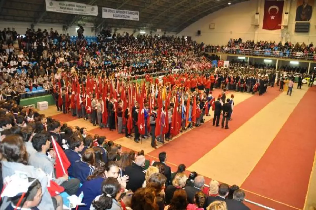 Atatürk Posteri Taşıyan Asker Heyecandan Titredi