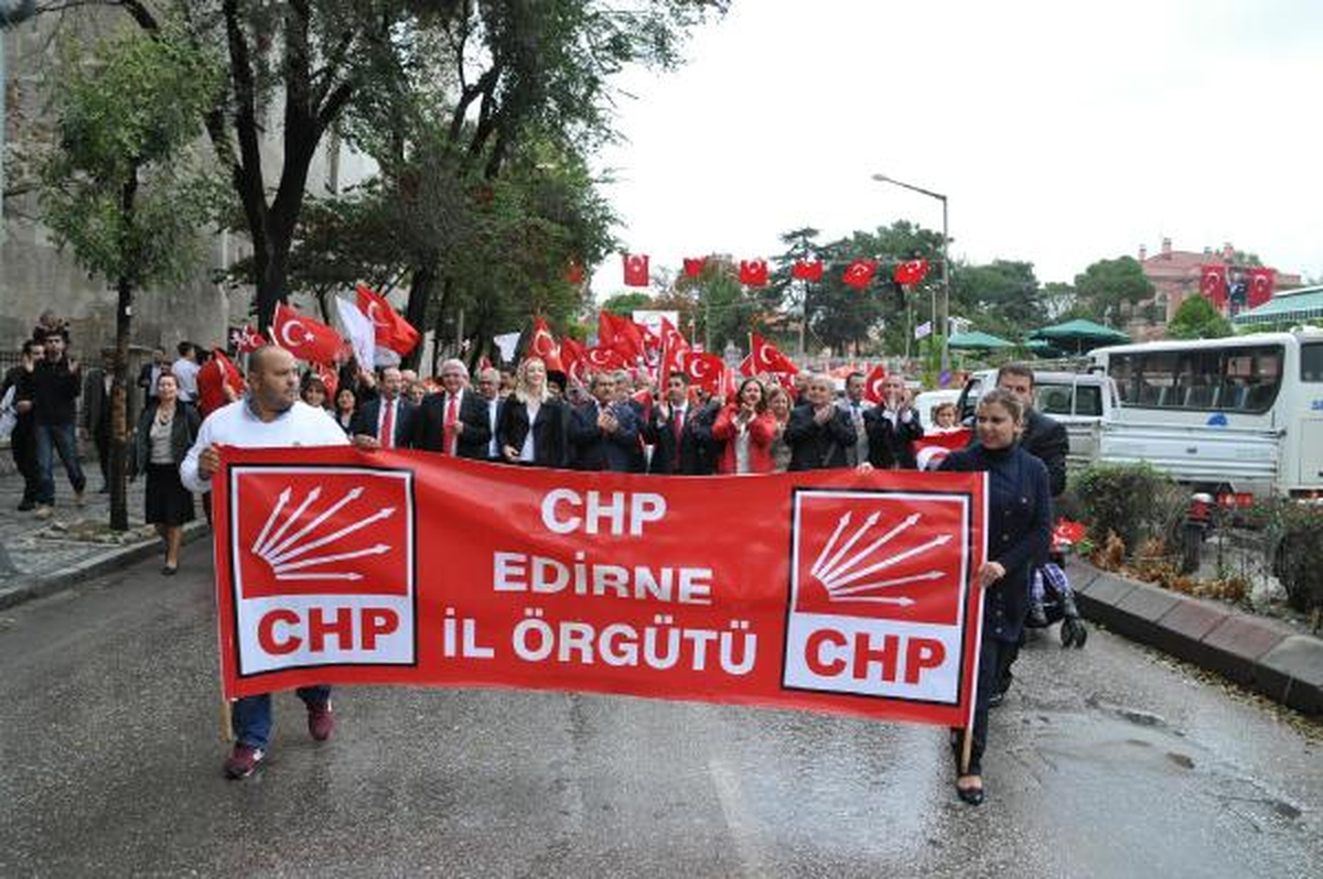 Atatürk Posteri Taşıyan Asker Heyecandan Titredi (2)