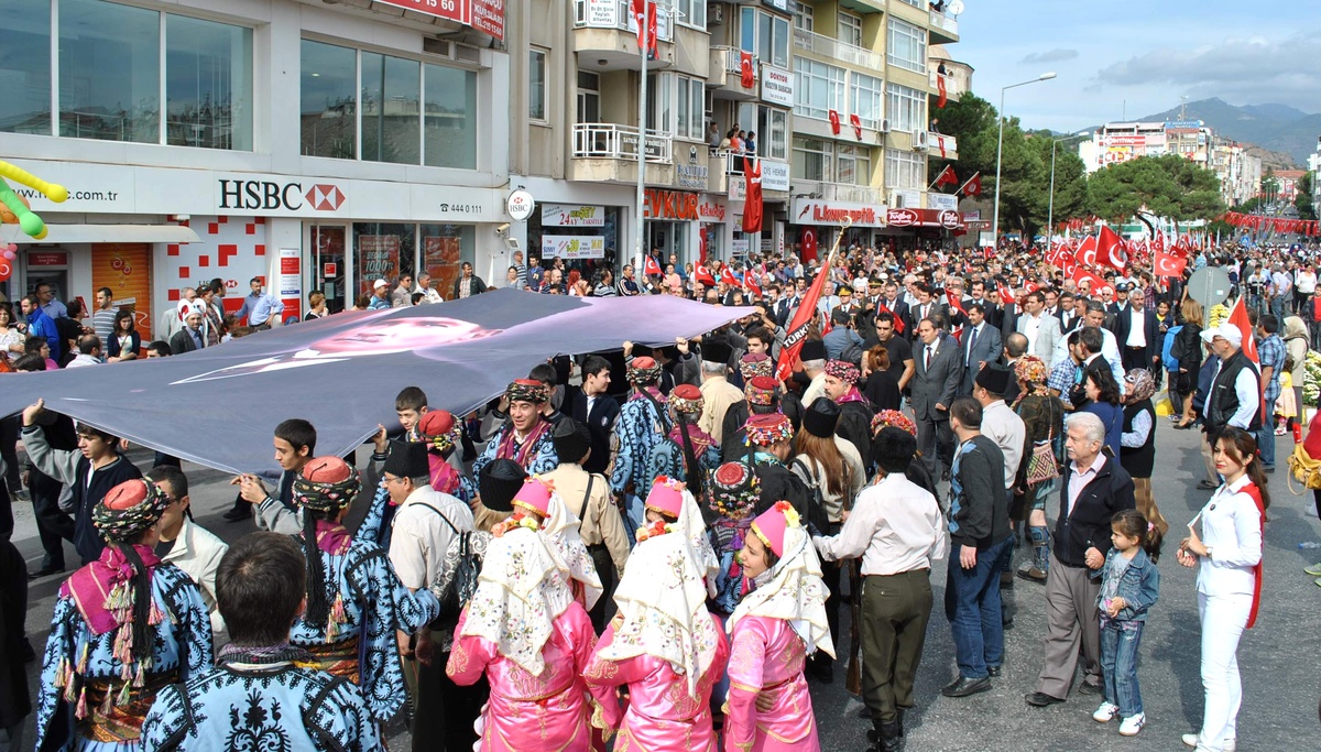 Aydın\'da Binler Cumhuriyet İçin Yürüdü