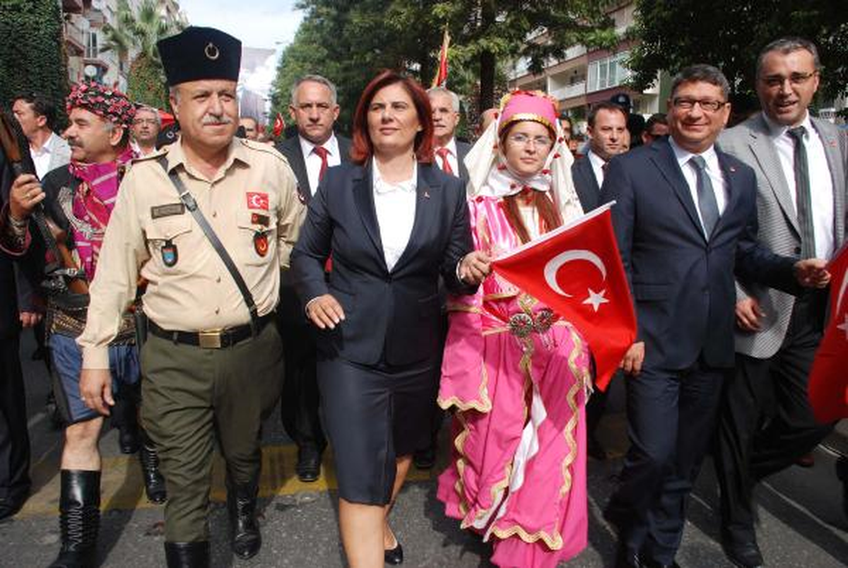 Aydın\'da Cumhuriyete Bağlılık İçin Yürüdüler