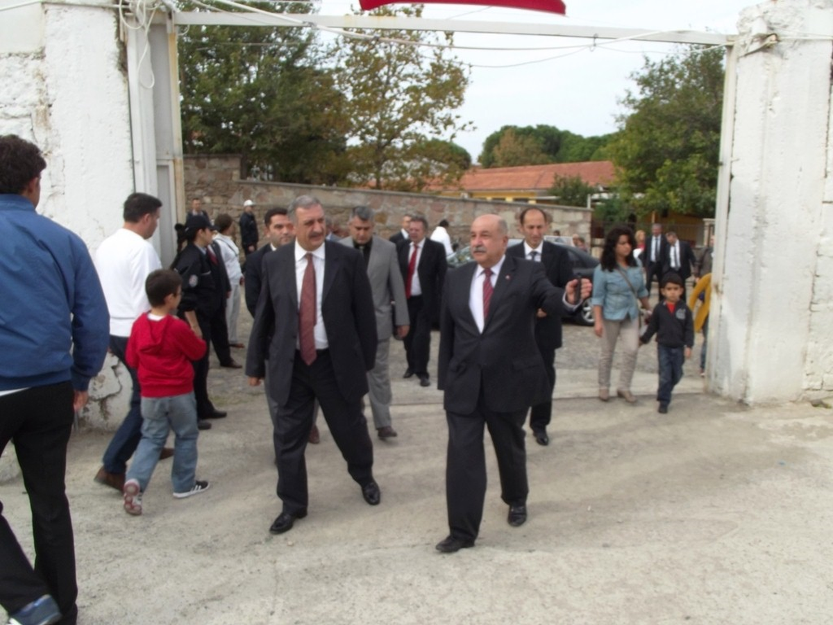 Ayvalıkta Cumhuriyet Bayramı Töreninde \'Sakız\' Polemiği