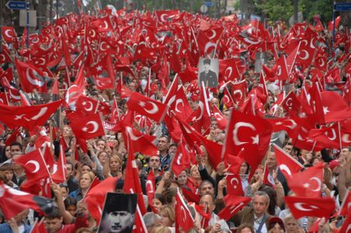 Bağdat Caddesi\'nde Cumhuriyet Yürüyüşü