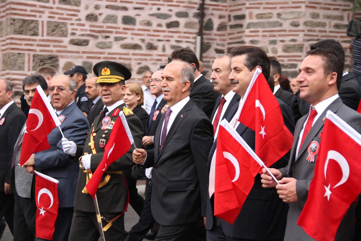 "Bugün Siyaset Yapmayalım"