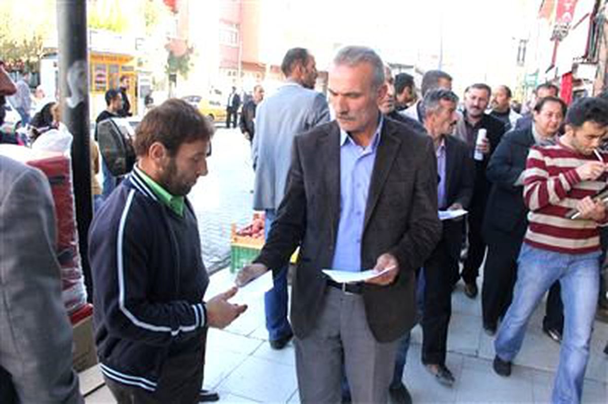 BDP Hakkari\'de Bildiri Dağıttı