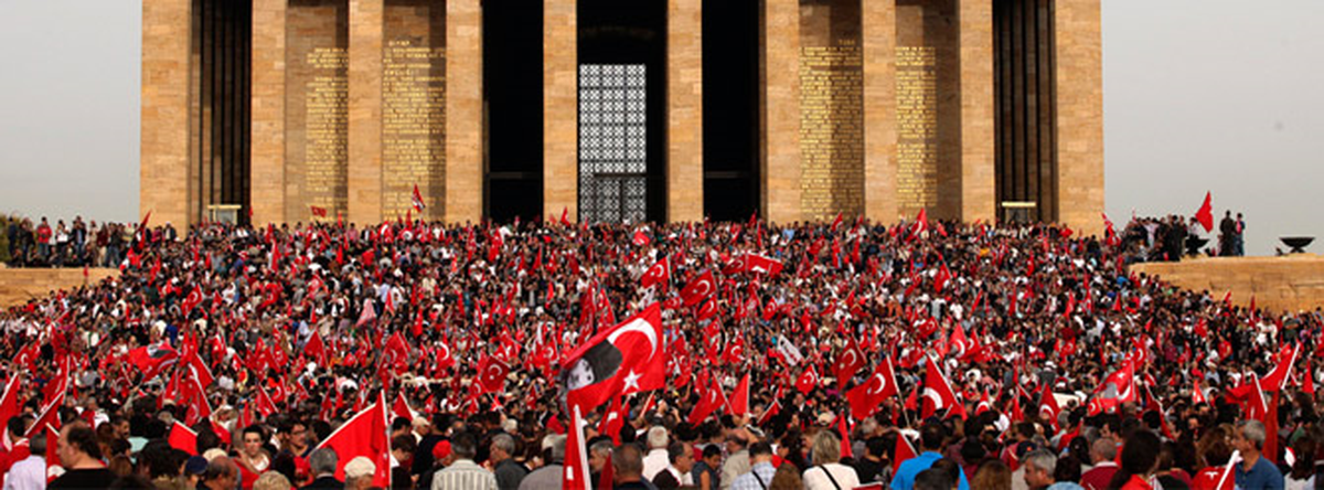 Birinci Meclis Önünde Kutlamalara Katılanlar Anıtkabir\'de