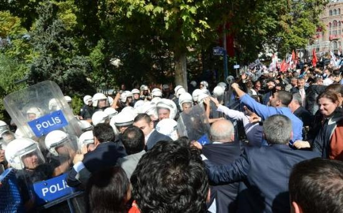 Birinci Meclis Önündeki Kutlamalar