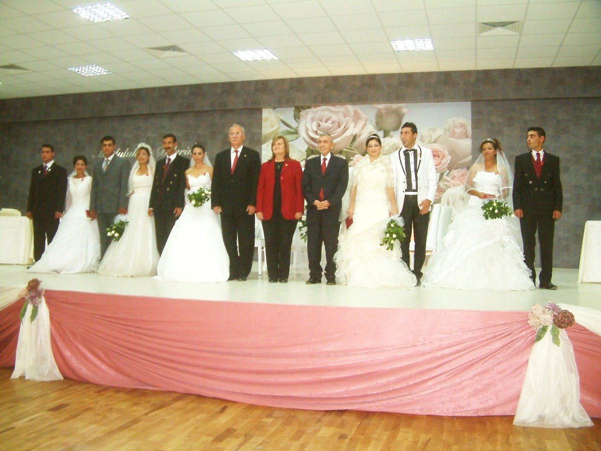 Burhaniye\'de Toplu Nikah Coşkusu