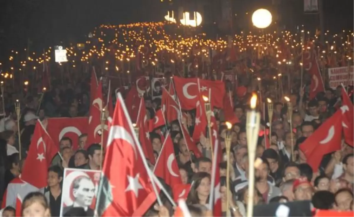 Bursa\'da "29 Ekim Cumhuriyet Yürüyüşü"