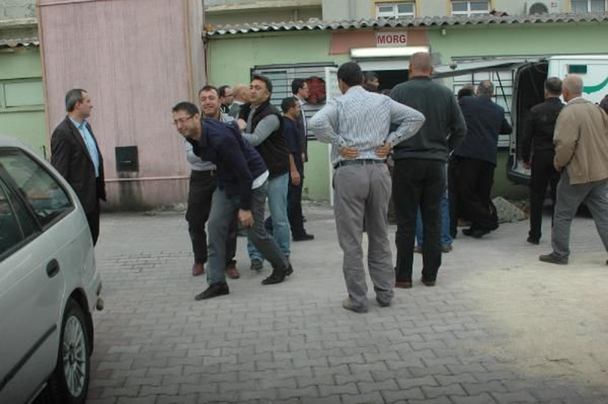 Bursa\'da Otomobil Şarampole Yuvarlandığı Üniversiteli 3 Genç Öldü (3)