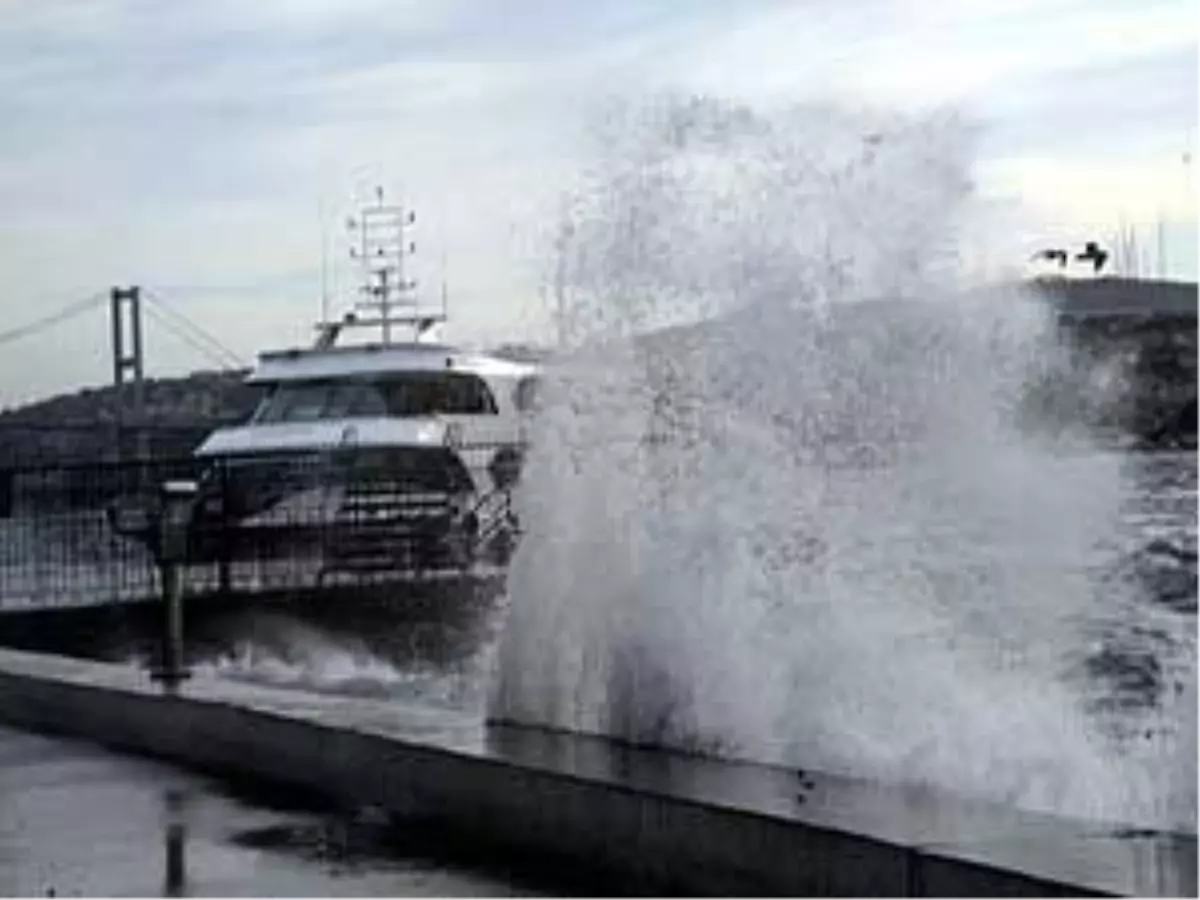 Çanakkale\'de Aniden Başlayan Kuvvetli Lodos ve Yağış
