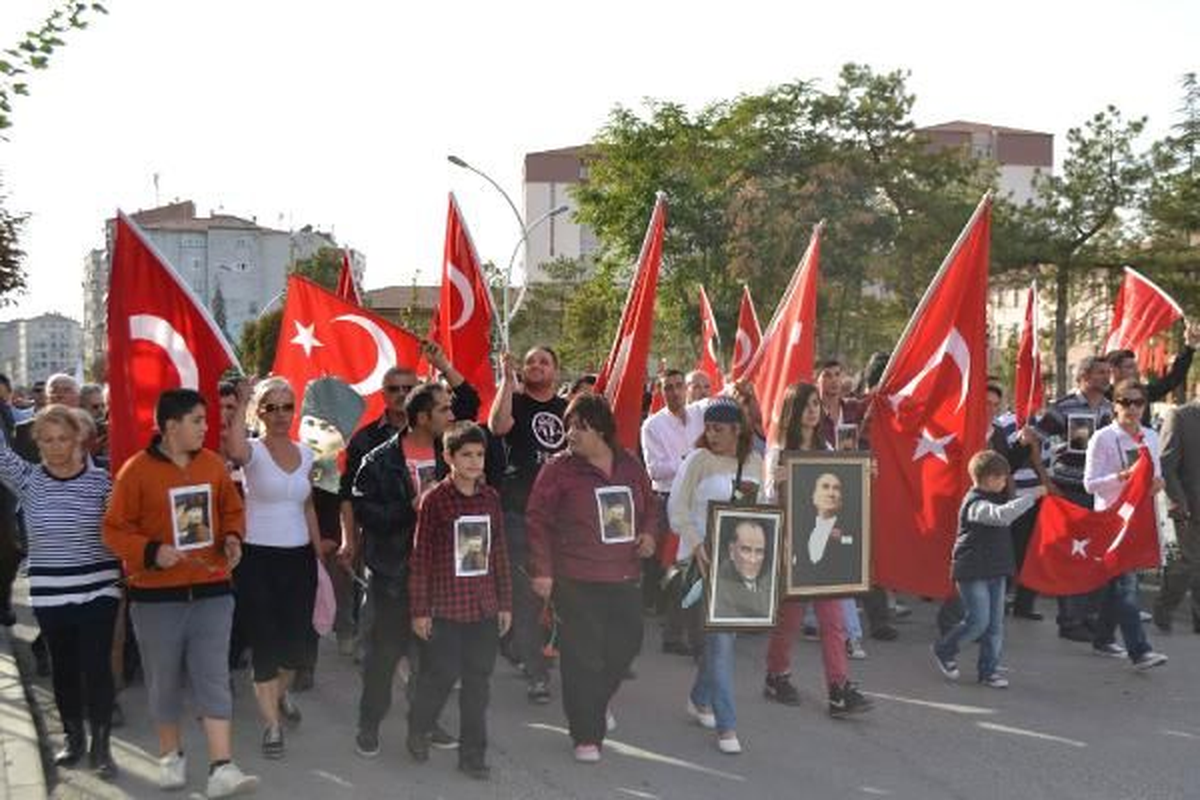 Çorum\'da Cumhuriyet Yürüyüşüne 5 Bin Kişi Katıldı