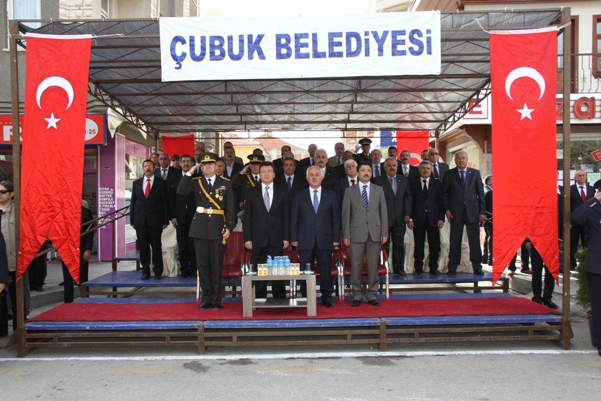 Çubuk\'ta Cumhuriyet Bayramı Binlerce Vatandaşın Katılımıyla Kutlandı