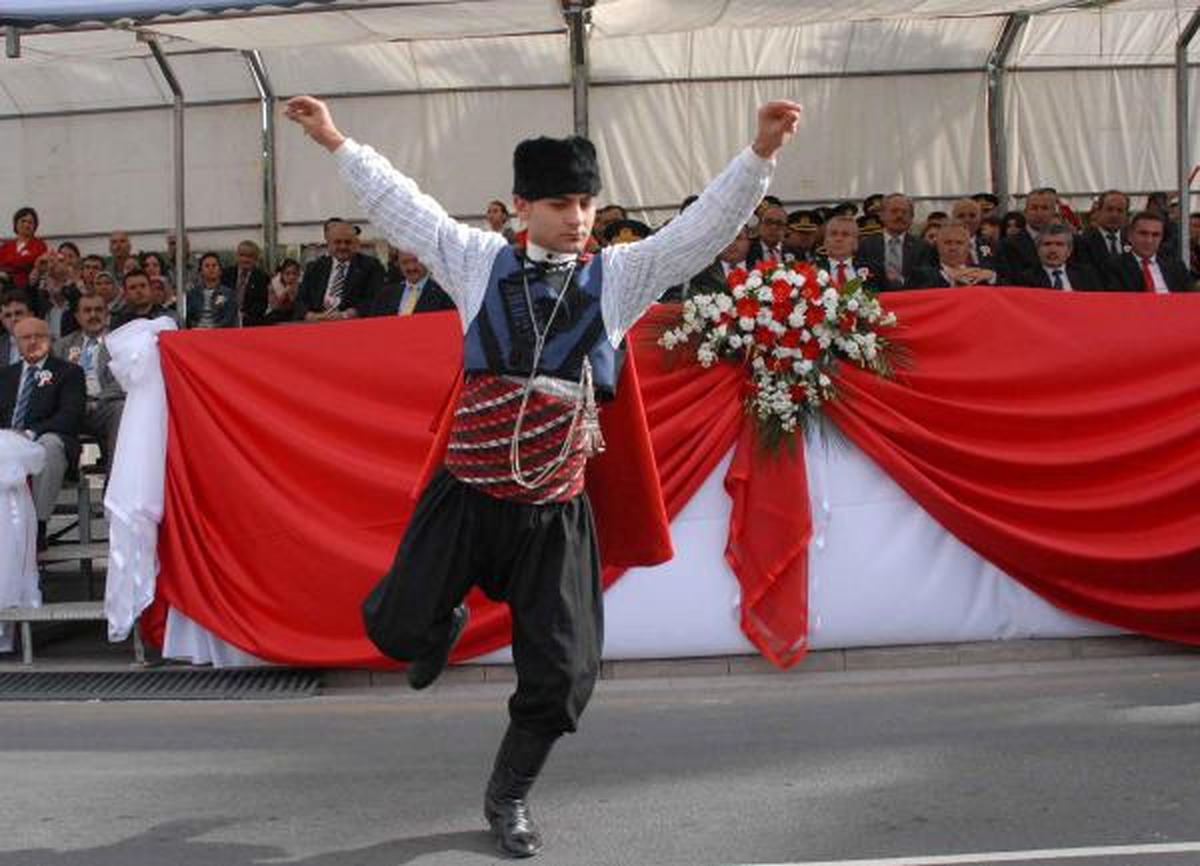 Denizli\'de Coşkulu Kutlama