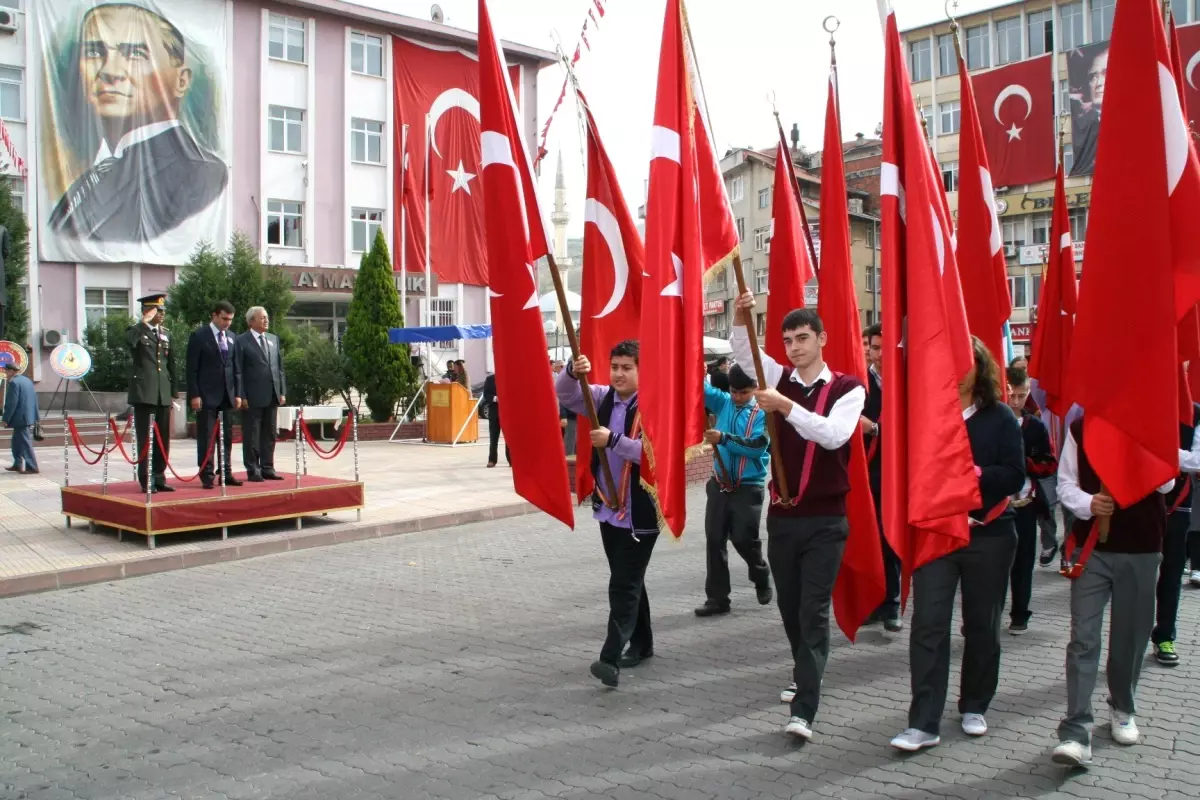 Devrek'te Cumhuriyet Bayramı Coşkuyla Kutlandı