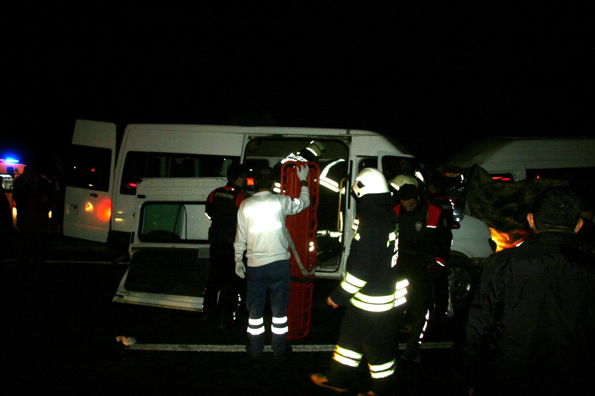 Diyarbakır\'da İki Ayrı Trafik Kazası: 4 Ölü, 25 Yaralı