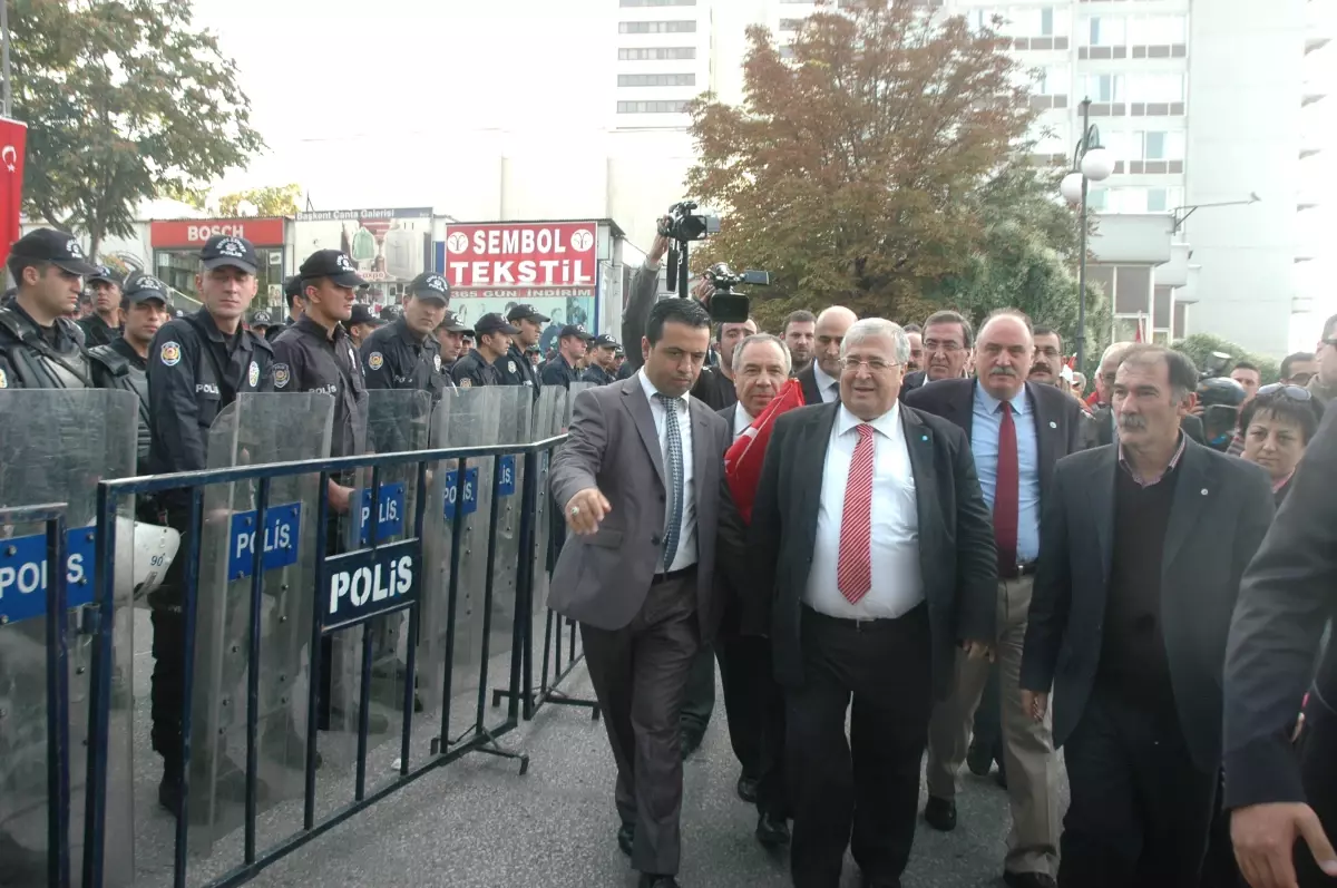 DSP Genel Başkanı Türker, Cumhuriyet Yürüyüşüne Katıldı