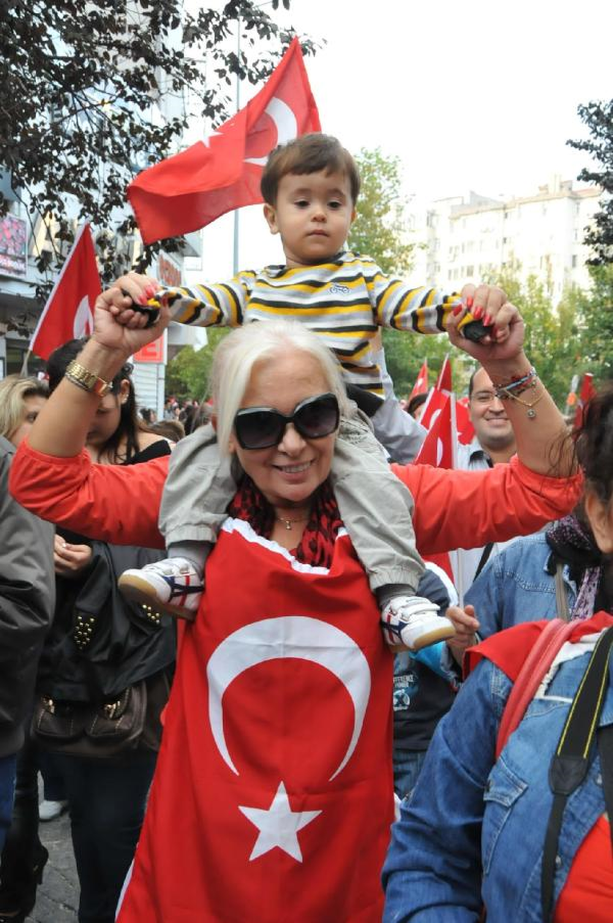 Eskişehir\'de 20 Bin Kişilik Cumhuriyet Yürüyüşü