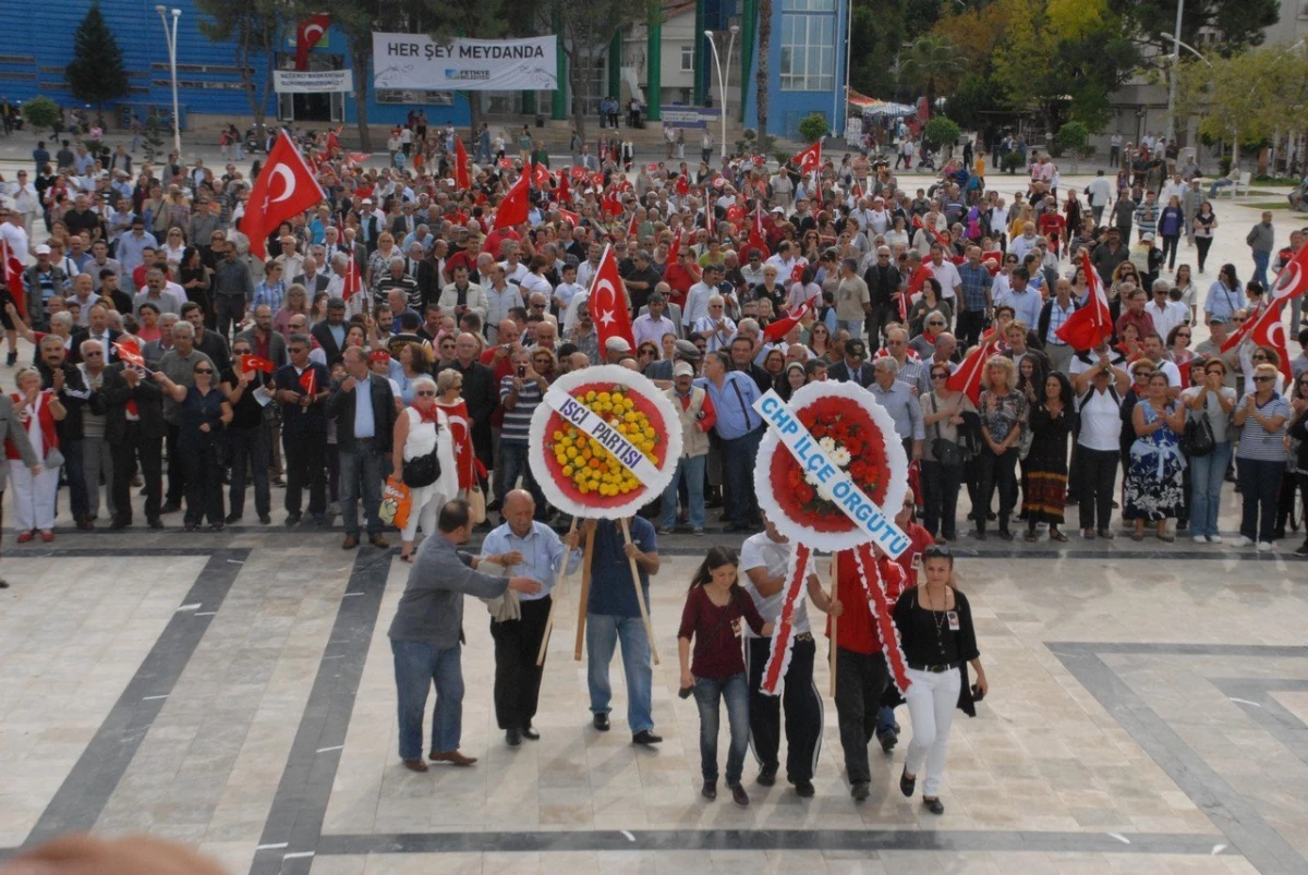 Fethiye\'de Cumhuriyet Bayramı Coşkusu