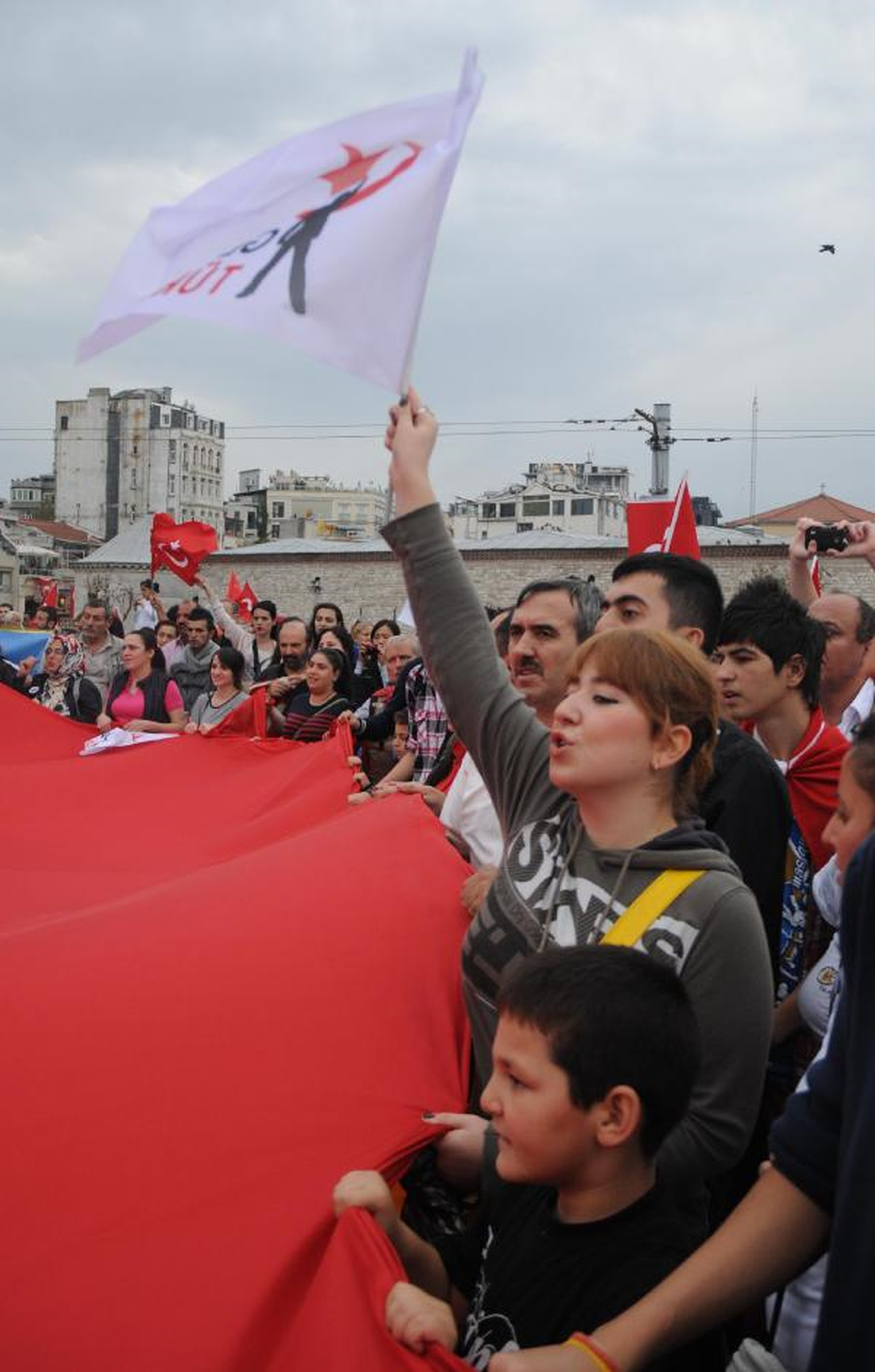 Gençtürk, Cumhuriyet Bayramını Taksim\'de Kutladı