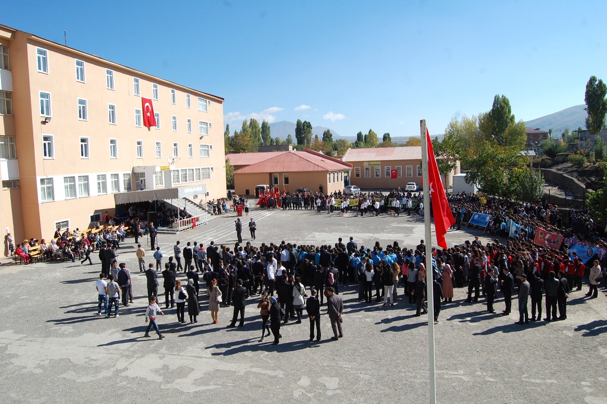 Güroymak\'ta Cumhuriyet Bayramı Coşkusu