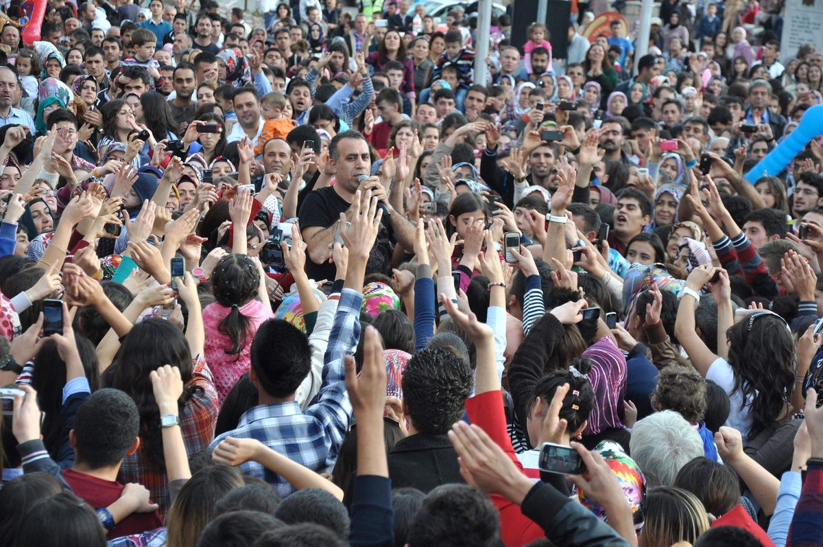 Haluk Levent, Hayranlarını Coşturdu