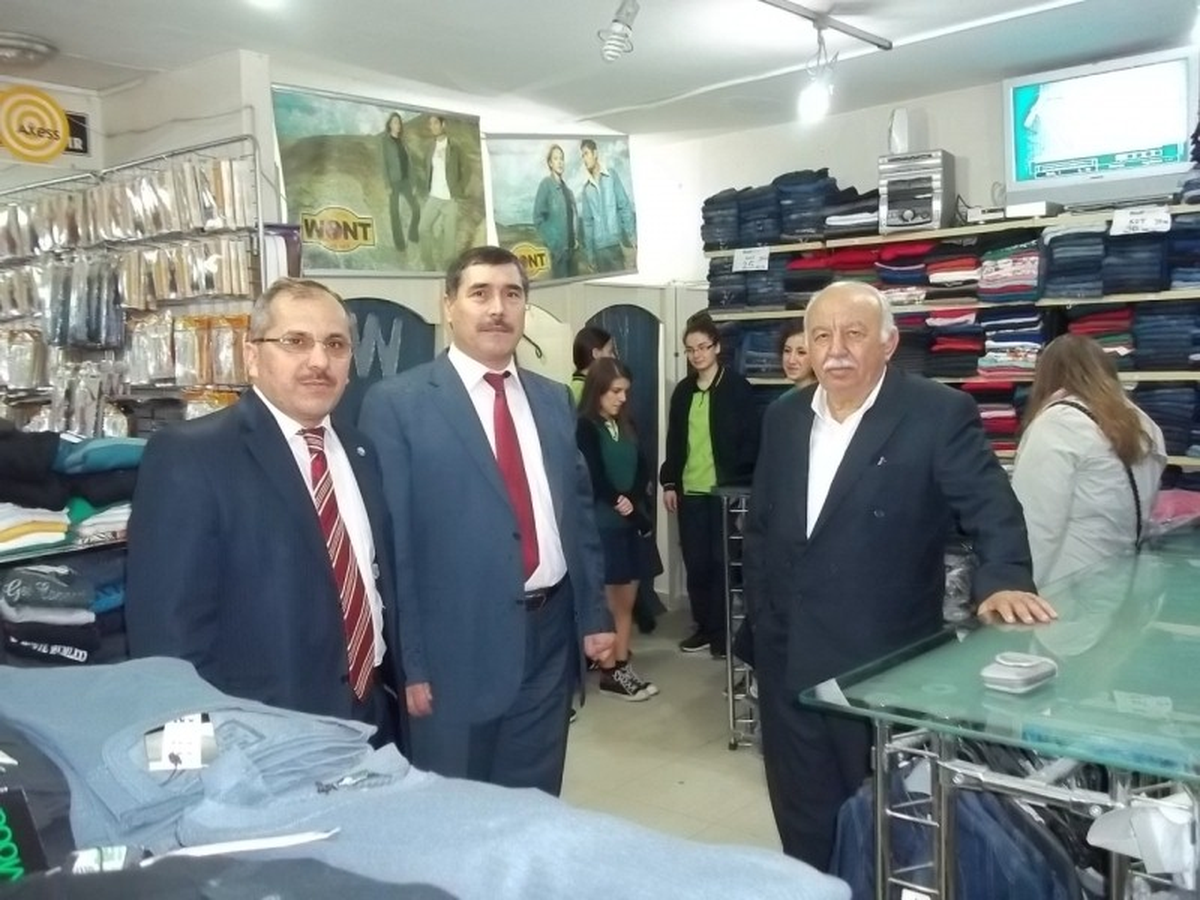İş Adamı Yunus Aksoy\'dan Öğrencilere Giyim Yardımı