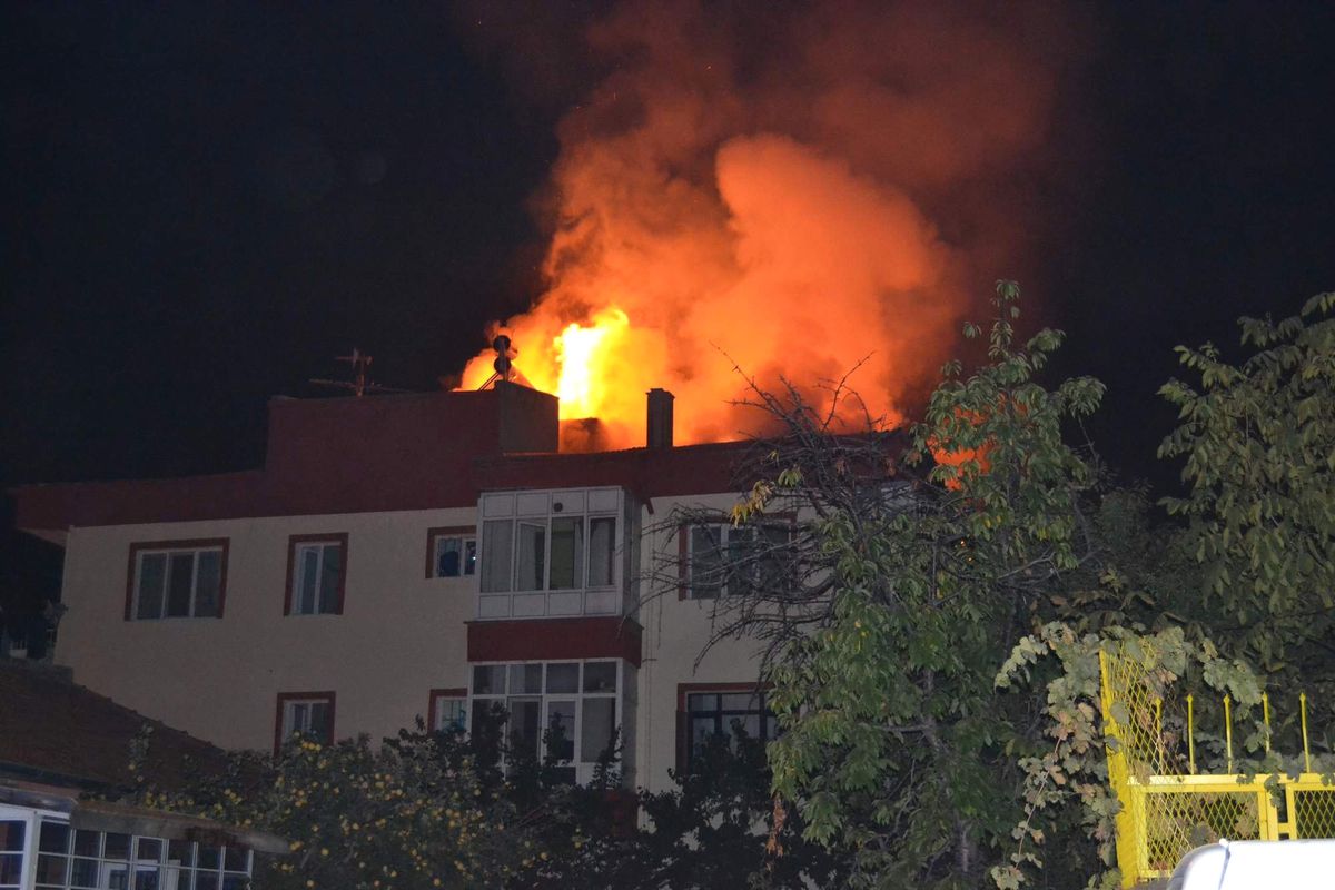 Kayseri\'de Korkutan Yangın