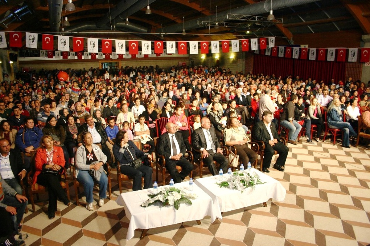 Kemalpaşa, Cumhuriyet Bayramı Şenliğiyle Çoştu
